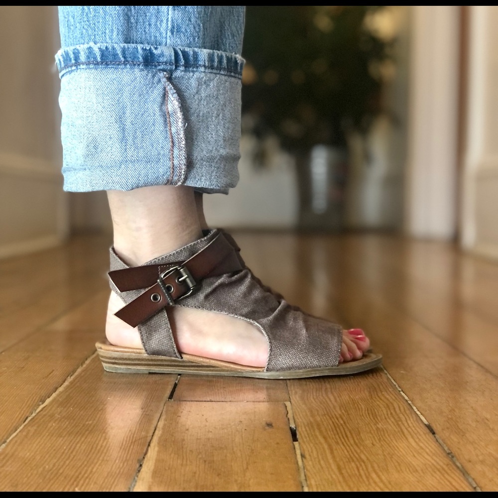 🐠BLOWFISH BROWN PEEP TOE SIDE ZIPPER SANDALS 🐠 - Picture 5 of 13